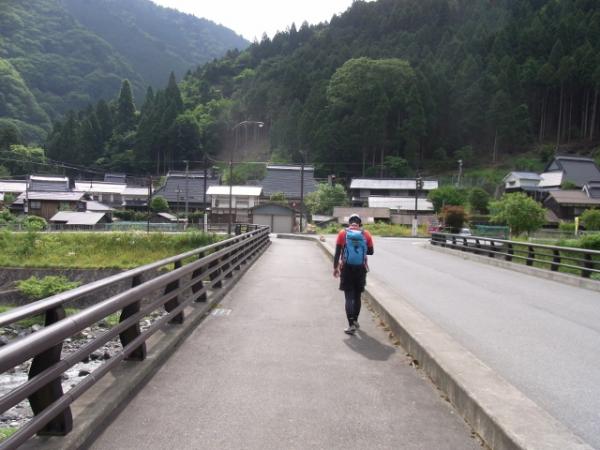 坊村駐車場からスタート